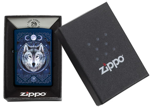 Briquet Zippo tête de loup, dans une boîte cadeau ouverte