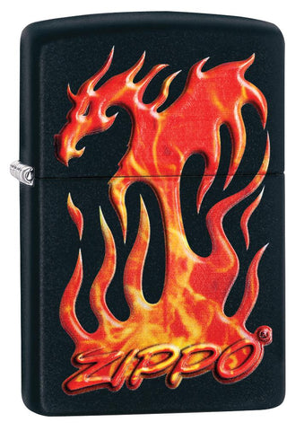 Vue de face briquet Zippo dragon en flammes rouges et jaunes avec logo Zippo rétro en dessous