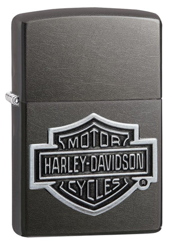Vue de face 3/4 briquet Zippo gris emblème logo Harley Davidson