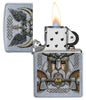 Briquet Zippo chromé Odin avec casque, ouvert avec flamme