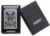 Briquet Zippo chromé Odin avec casque, dans une boîte ouverte