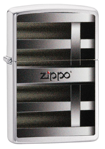 Vue de face 3/4 briquet Zippo chromé avec motif à barreaux noirs et argentés