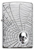 Vue de face briquet Zippo chromé haute brillance filet profondéMen,t gravé avec petite tête de mort en éléMen,t Swarovski