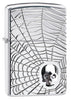 Vue de face 3/4 briquet Zippo chromé haute brillance filet profondéMen,t gravé avec petite tête de mort en éléMen,t Swarovski