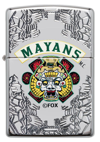 Vue de face briquet Zippo chromé avec gravures profondes Mayans M.C.