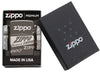 Vue de face briquet Zippo Black Ice avec différents logos Zippo dans une boîte cadeau ouverte