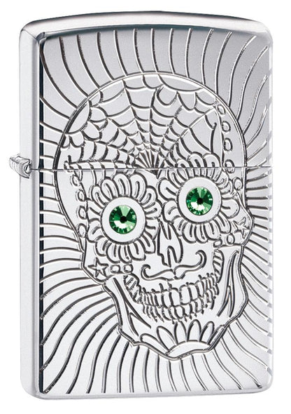 Vue de face 3/4 briquet Zippo avec gravure profonde tête de mort et yeux en éléMen,ts Swarovski