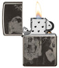 Vue de face briquet Zippo noir haute brillance avec motif de l'artiste Spazuk, ouvert avec flamme