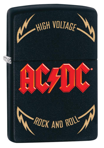 Vue de face 3/4 briquet Zippo pochette AC/DC Black Matte logo High Voltage Rock and Roll