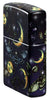 Briquet Zippo, (¾ Angle; Vue de face et fait de métal), avec une illustration en couleur qui montre un soleil médiéval magique, la lune et dizaines de papillons.