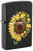 Briquet Zippo ¾ angle BLACK MATTE vue de côté et fait de métal, avec une illustration en couleur qui montre des pétales ensoleillés se transforment en têtes de mort menaçantes. 